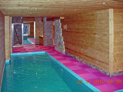 piscine_murs_pierre_bois